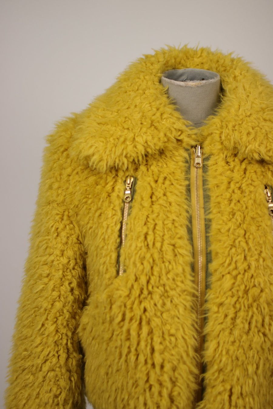 Kenzo Giacche: 1990s cropped Kenzo Fluffy Jacket - Size S-M – Usato da Hombrechtikon venduto da BAZ-Vintage 6