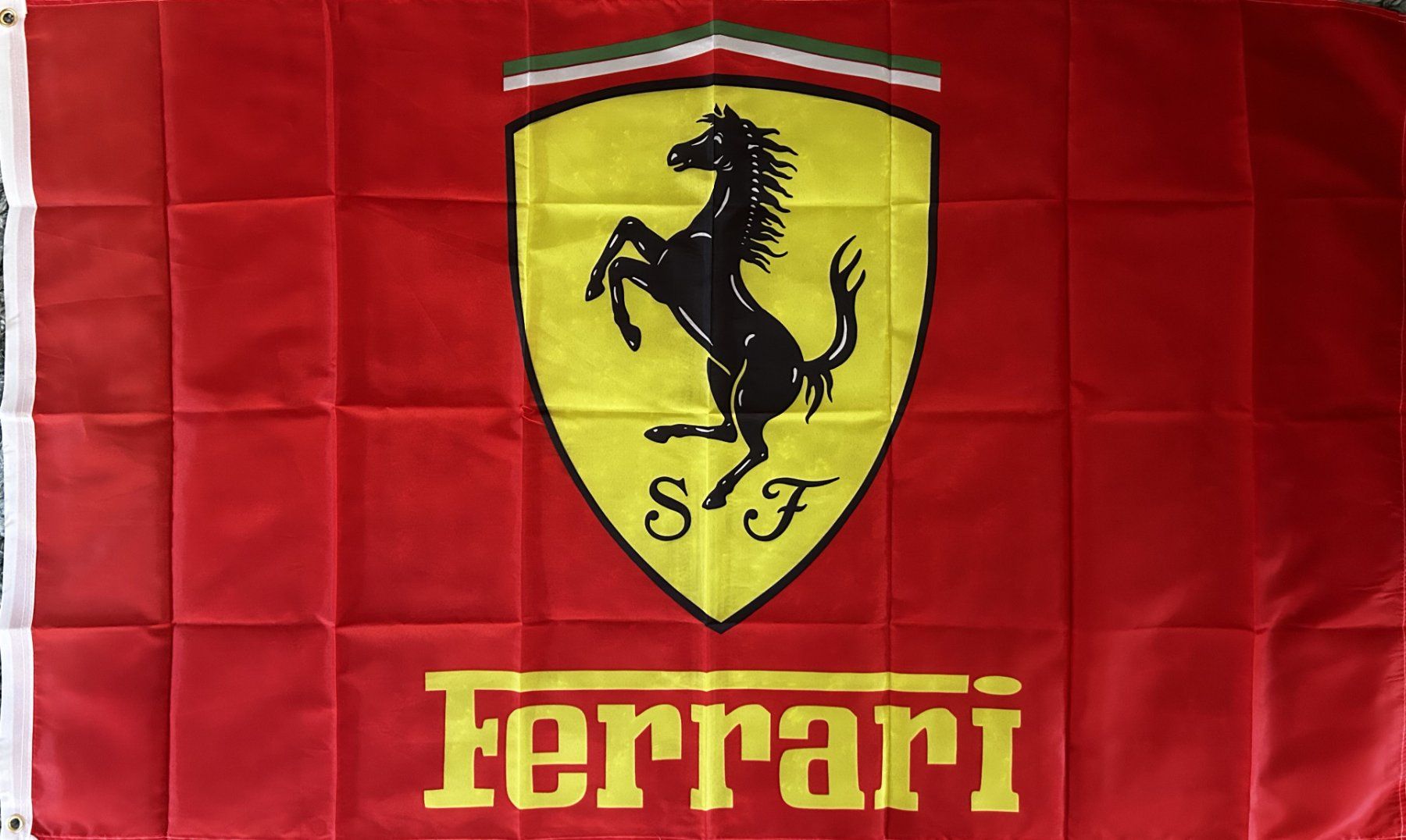 Fahnen: Fahne Ferrari rot 360 430 Enzo F40 F50 F60 La 599 SF90 812 – Neu und originalverpackt aus Dättlikon von easythings