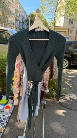 Zara Wickeloberteil gerippt dunkelgrün Grösse S