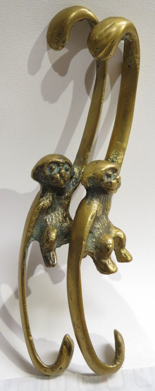 Ferramenta: 2 Messing Haken - Aufhänger /  Affe – Usato da Walenstadt venduto da apropo 2