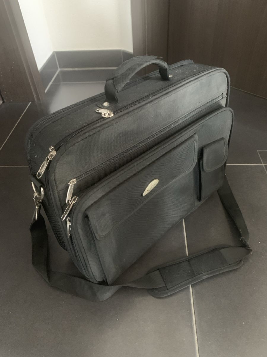 Reisekoffer: Sacoche d’ordinateur – Gebraucht aus Neyruz FR von Mendest