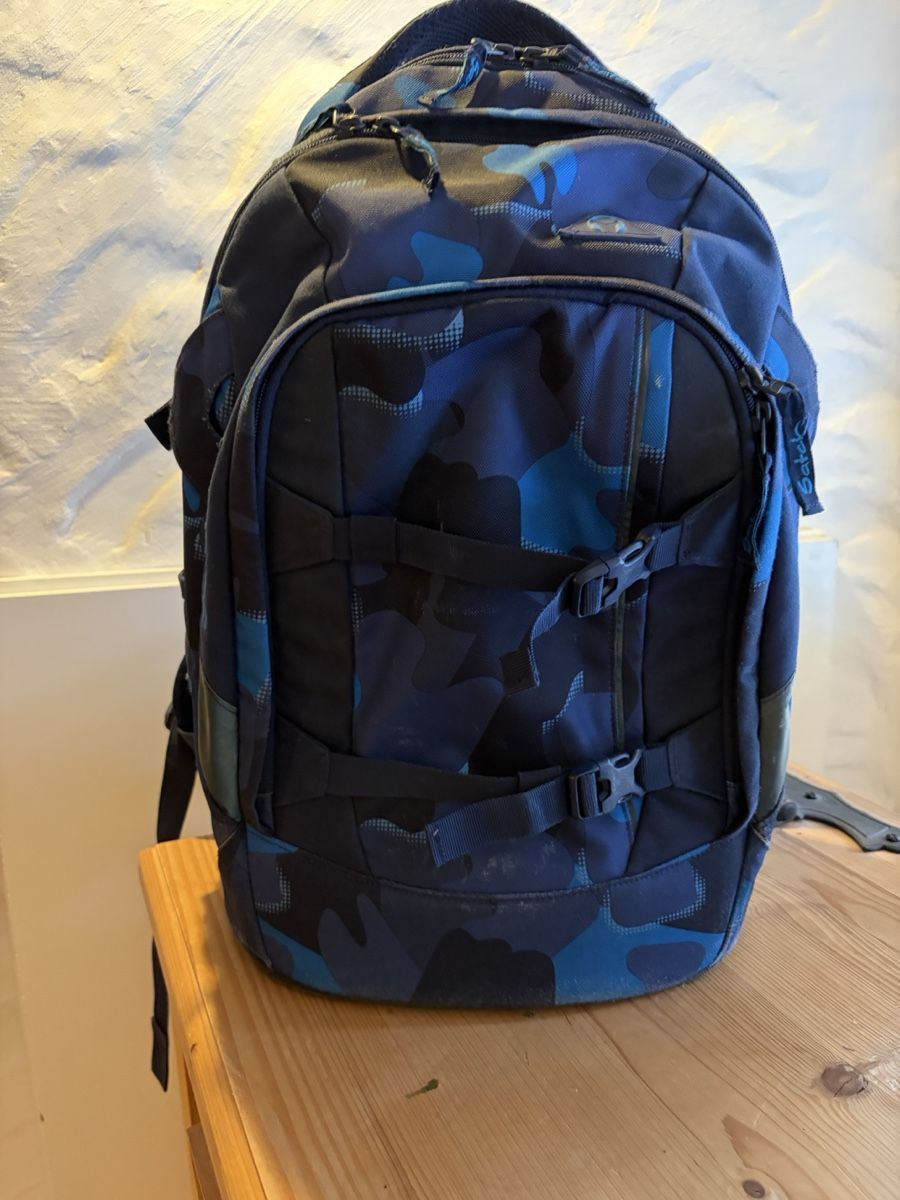 Satch Borse & Zaini: Schulrucksack Satch blaues Tarnmuster gebraucht – Usato da Murten venduto da Hockeyfan82