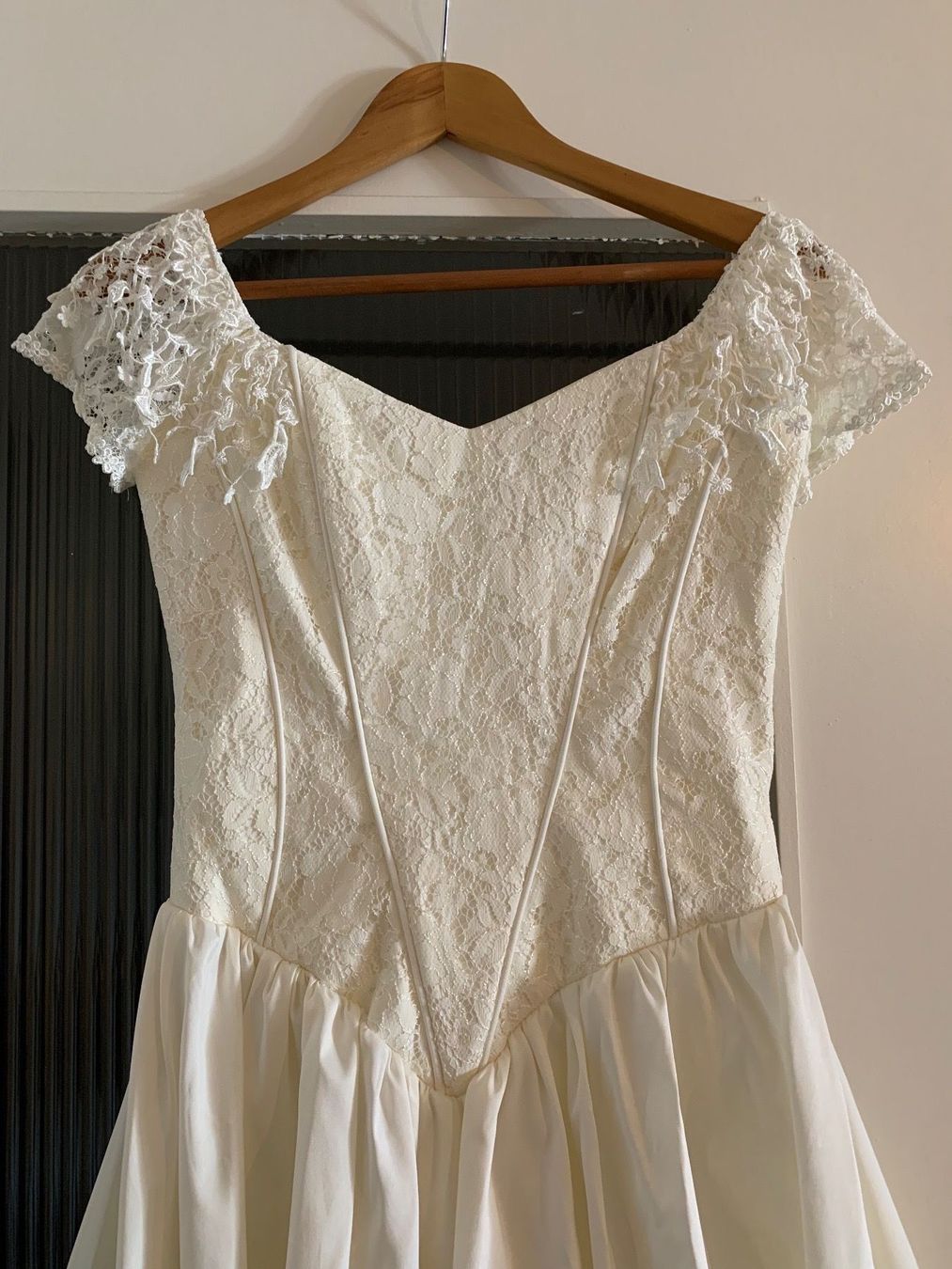 Vestiti: Robe de mariée dentelle taille 38 – Usato da Perroy venduto da barballalla 5