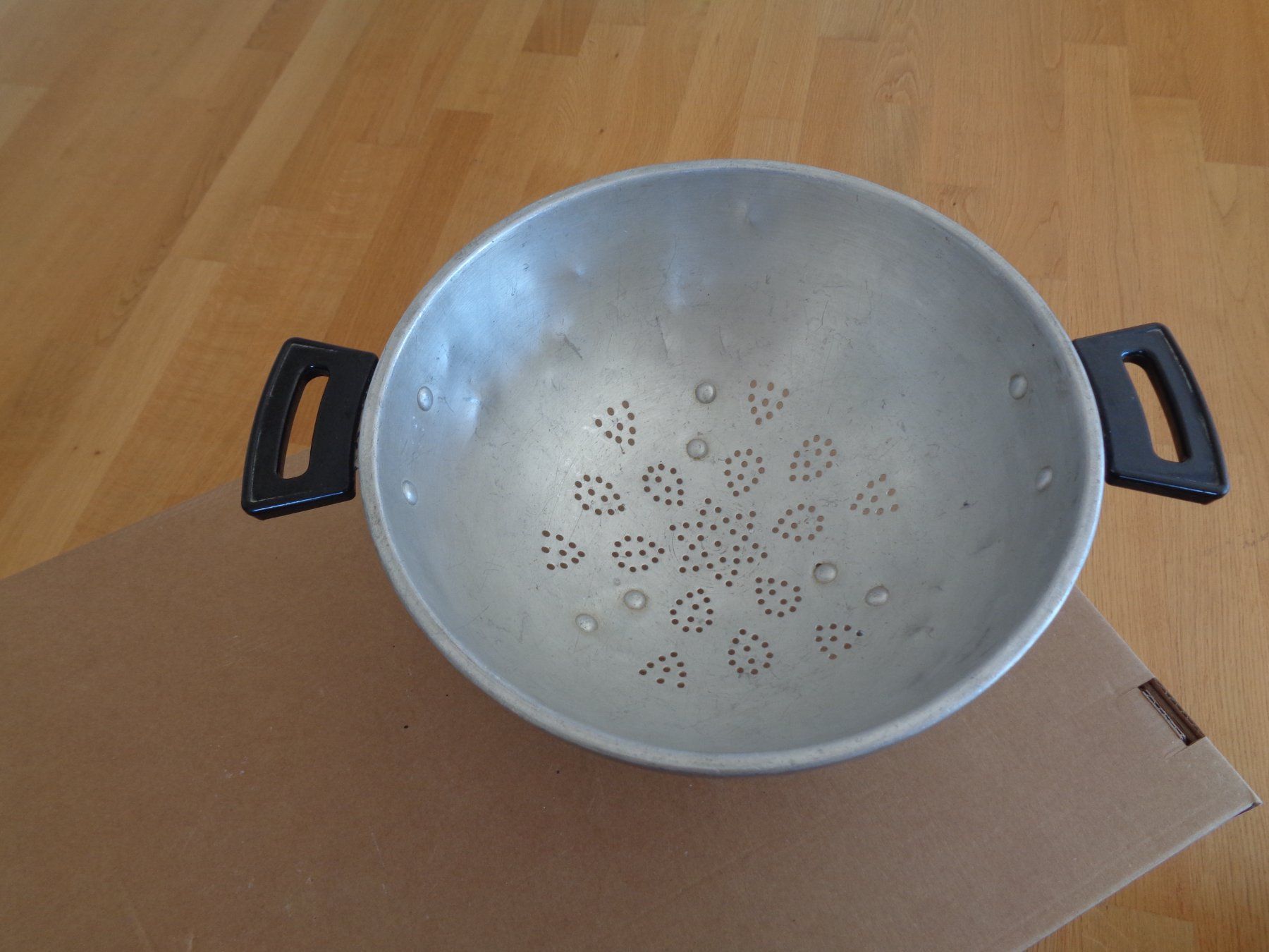 Elettrodomestici da cucina: Alu Sieb mit Füsschen antik – Usato da Hägglingen venduto da Orysen 1