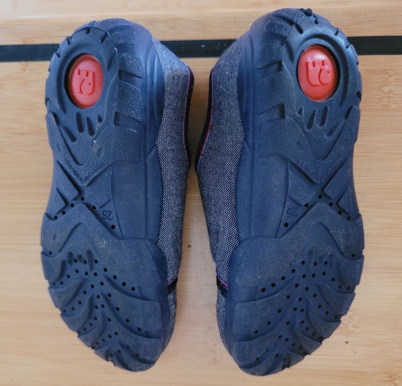 Elefanten Scarpe per ragazzi: Hausschuhe, Finken, Elefanten Grösse 25 – Usato da Winkel venduto da Tongabonga 1