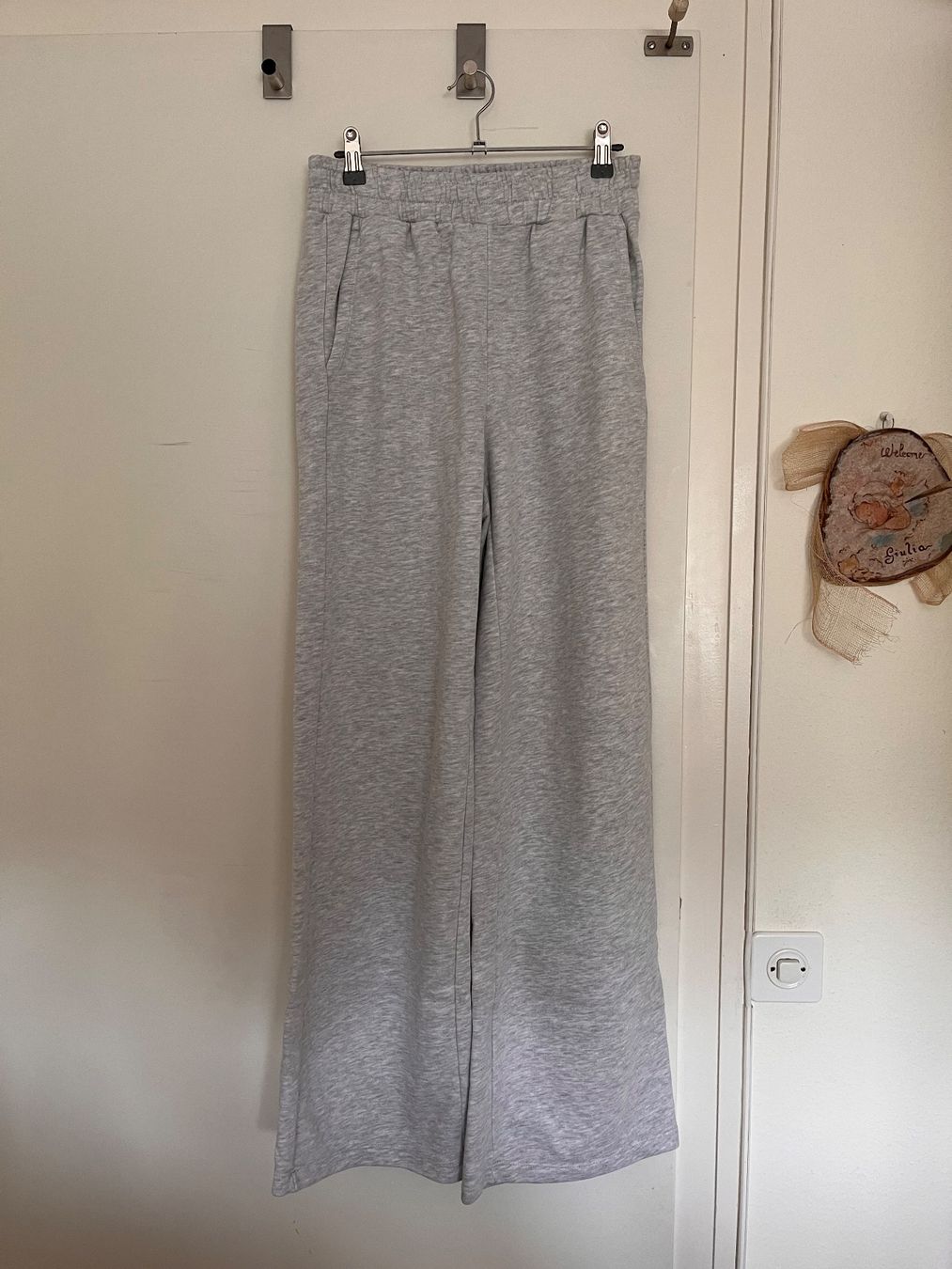 Bershka Pantalons: Jogging large gris – D'occasion à Genève par giulia_almnn