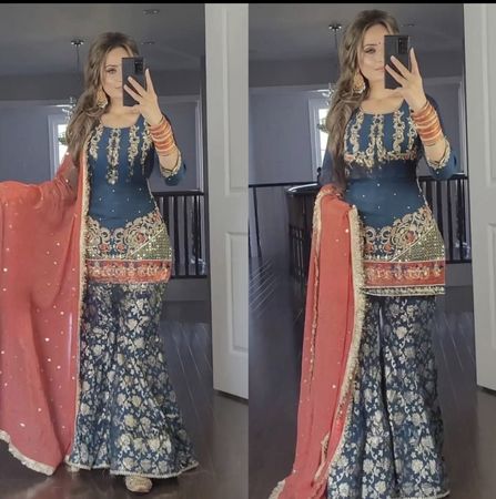 Weinrotes Georgette-Kleid: Ein Hauch von Traditioneller Eleg