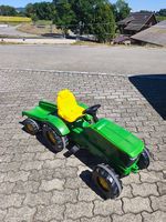John Deere Traktor mit Anhänger