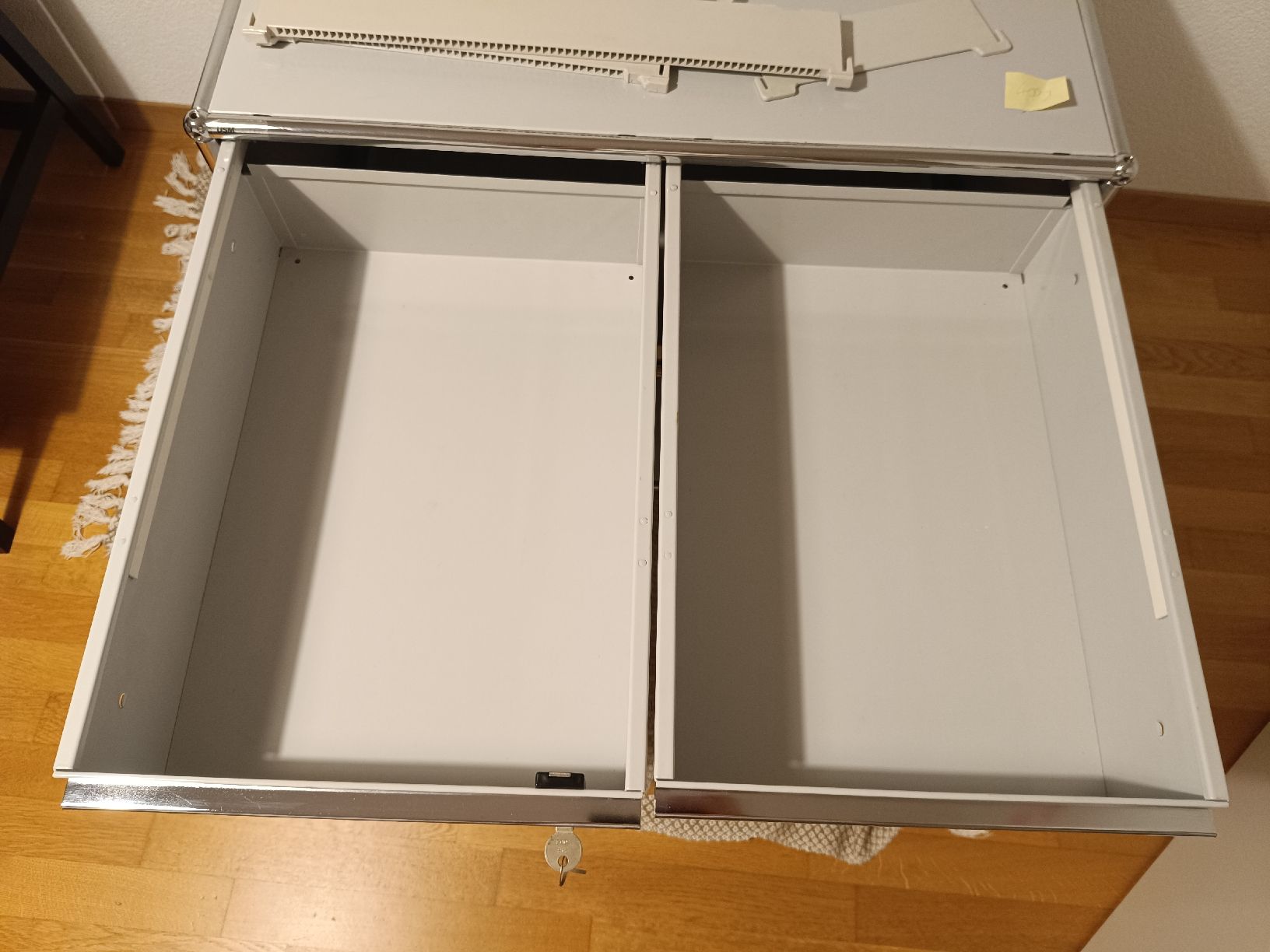 USM Cassettiere: Meuble USM gris avec tiroirs – Usato da Biel/Bienne venduto da justophe 2