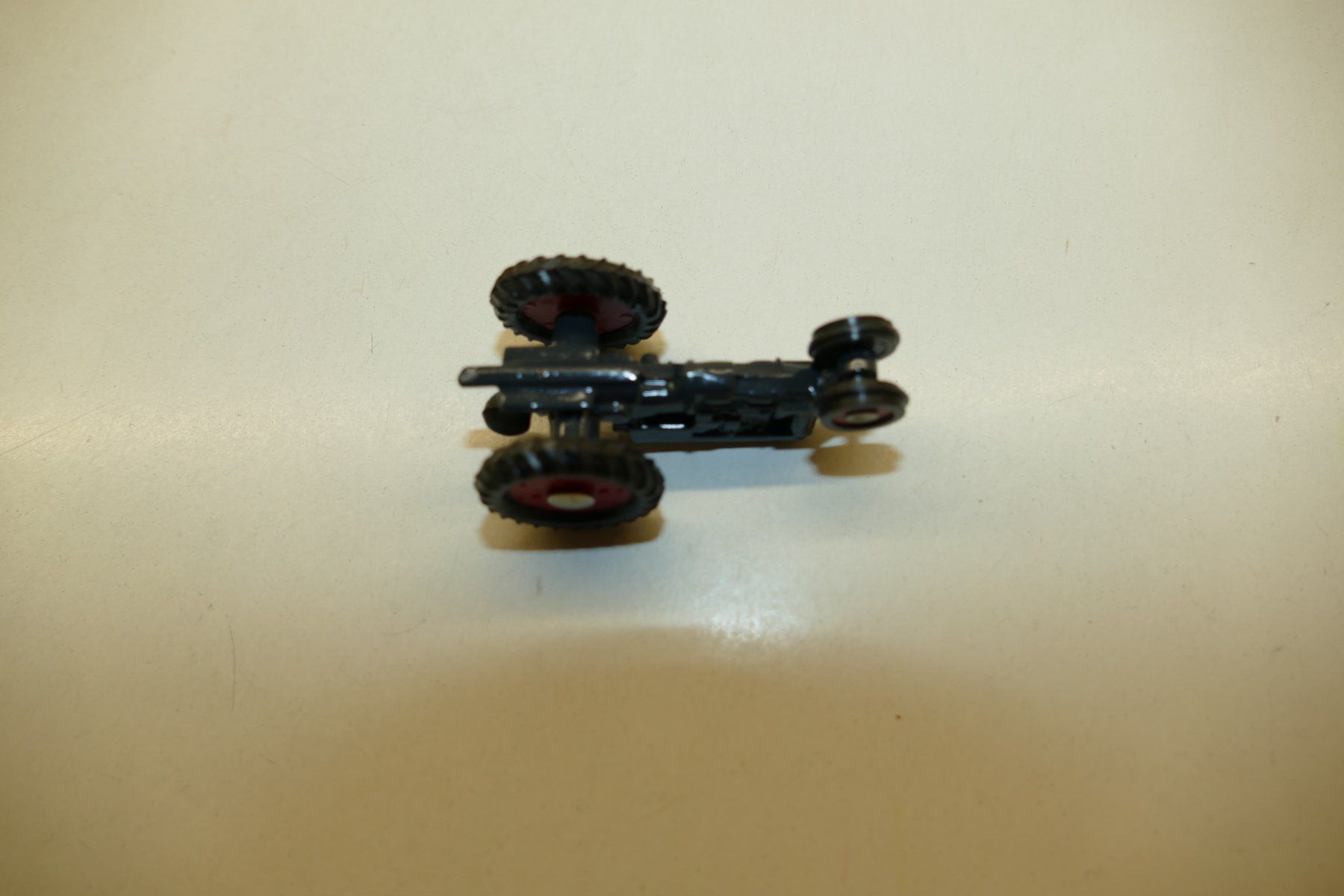 Kit di modellismo & Modellini statici: ERTL Metallmodel: Traktor grau – Nuovo (secondo la descrizione) da Niederhasli venduto da rail-duerst 5