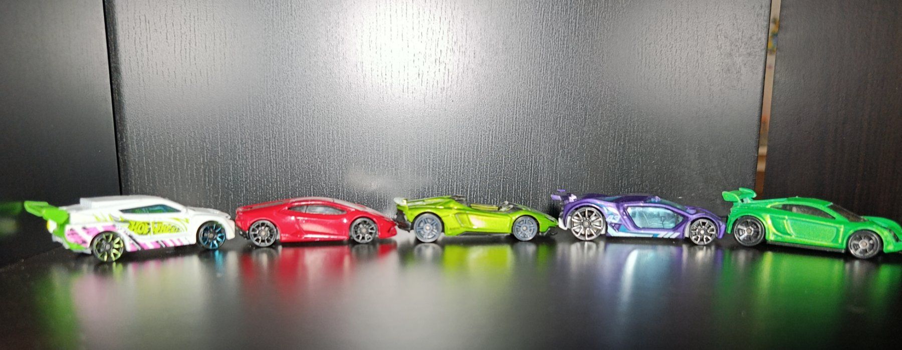 Hot Wheels Spielzeuge: 5 hotwheels autos – Gebraucht aus Allschwil von kir_7mf5 1