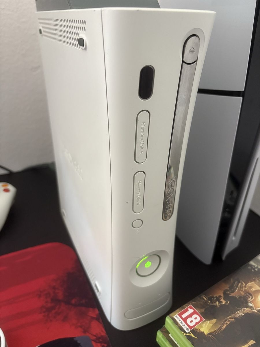 Microsoft Consoles: X Box 360 mit 2 Controller  – D'occasion à Frick par ser_j79m