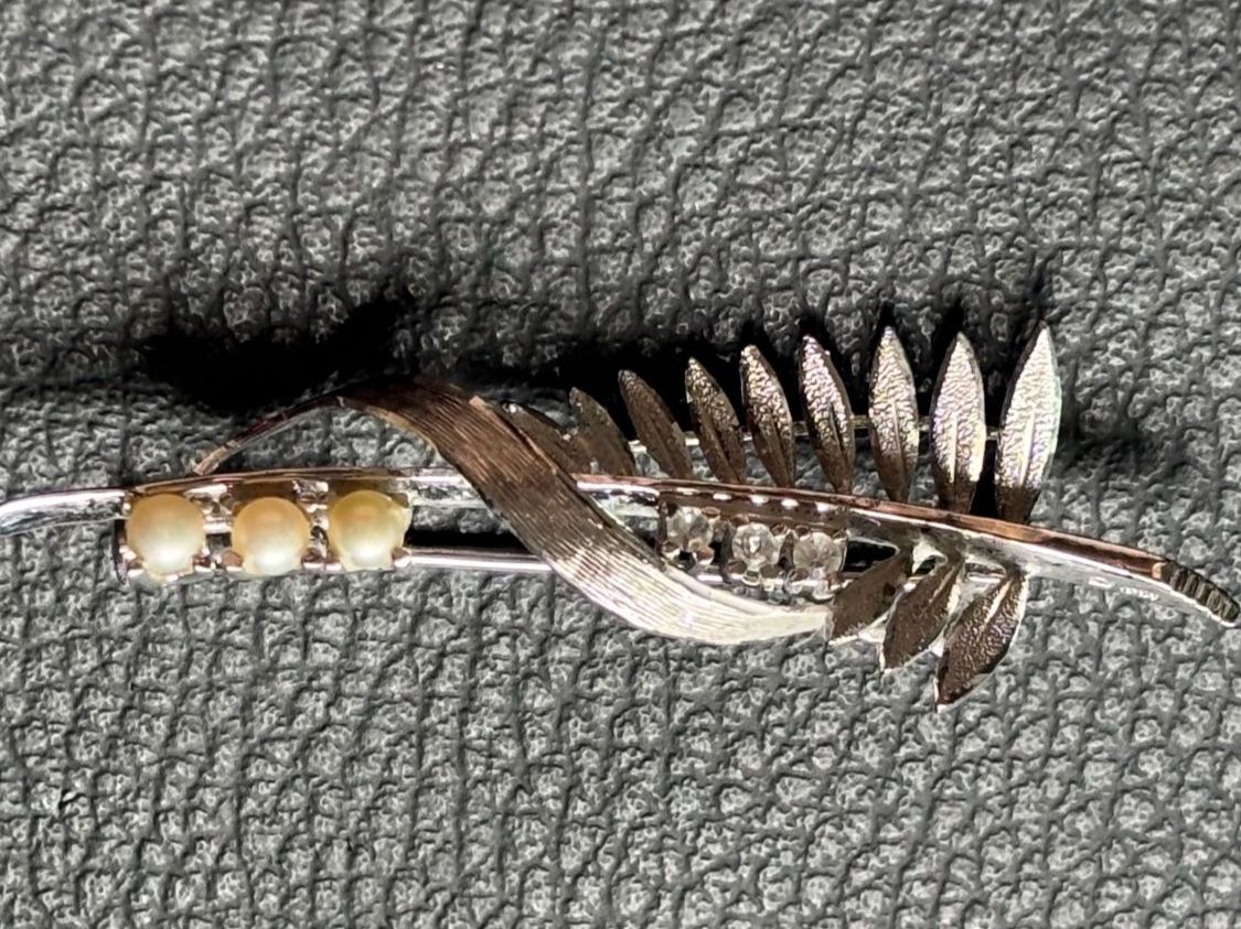 Spille & Fermagli: Broche vintange en argent 800 & perles – Usato da Peseux venduto da CharmeCommerce