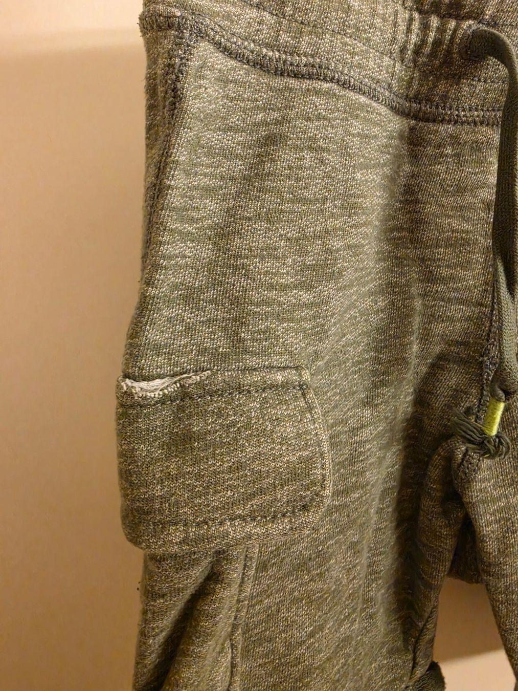 H&M Hosen: Jersey-Shorts olive Gr. 122 – Gebraucht aus Zürich von Pemberleys 2