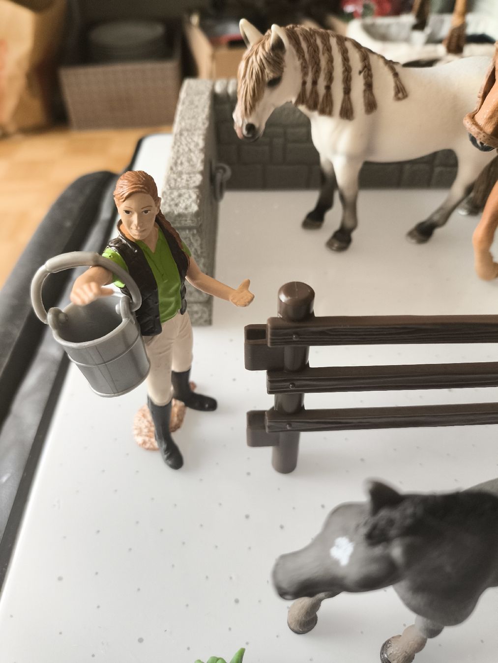 Schleich Giocattoli: Lot Schleich Pferde und Material – Usato da Gipf-Oberfrick venduto da hituliina 1