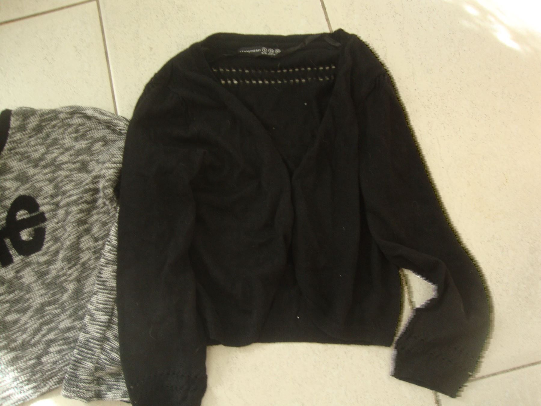 Lotti di vestiti: PULLOVER UND JÄCKLI GR.XS NEUWERTIG – Usato da Rotkreuz venduto da Samballi 2