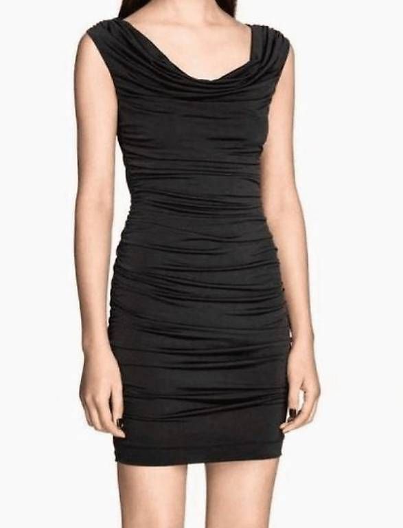 Kleider: Schwarzes figurbetontes Kleid – Gebraucht aus Kriens von kssb95