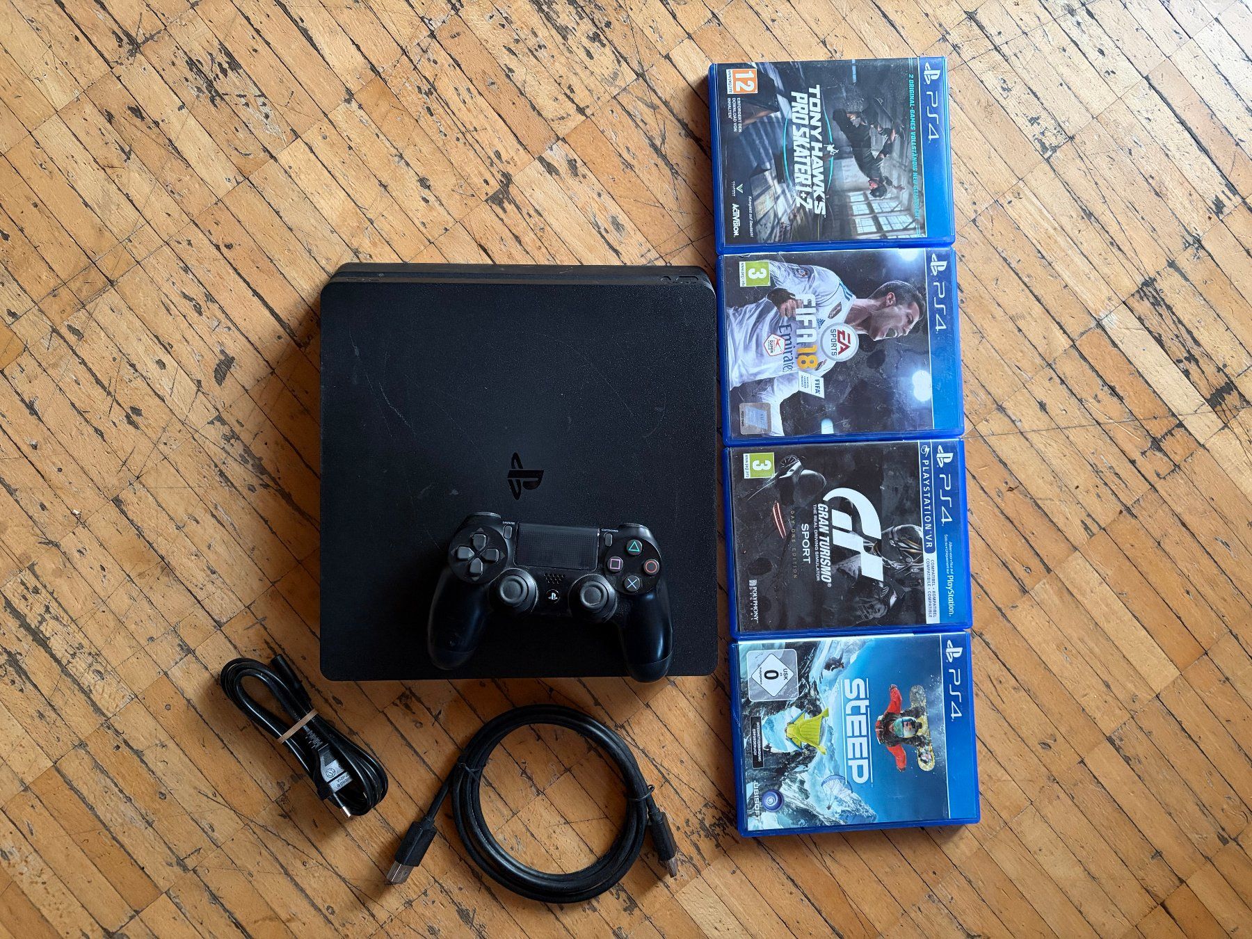 Sony Console: Playstation 4 PS4 4 Games 1 Controller – Usato da Degersheim venduto da joe_g9sr