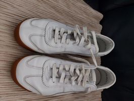 Basket Puma blanc cuir  été et basket Nike brun 44- 44,5