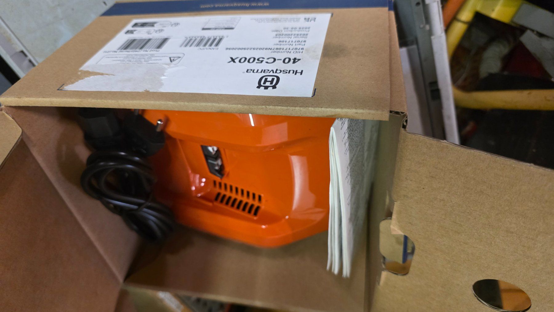 Akkus & Batterien: Husqvarna Ladegerat C500X – Neu und originalverpackt aus Dulliken von Hummel5