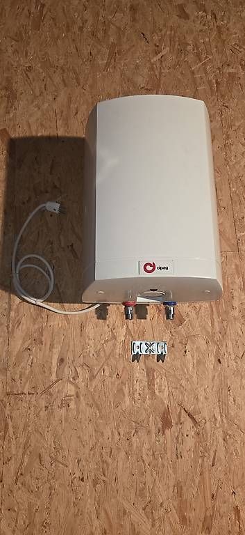 Sanitari: Chauffe-eau boiler 15 litres cipag 220V – Usato da Sergey venduto da swixkey