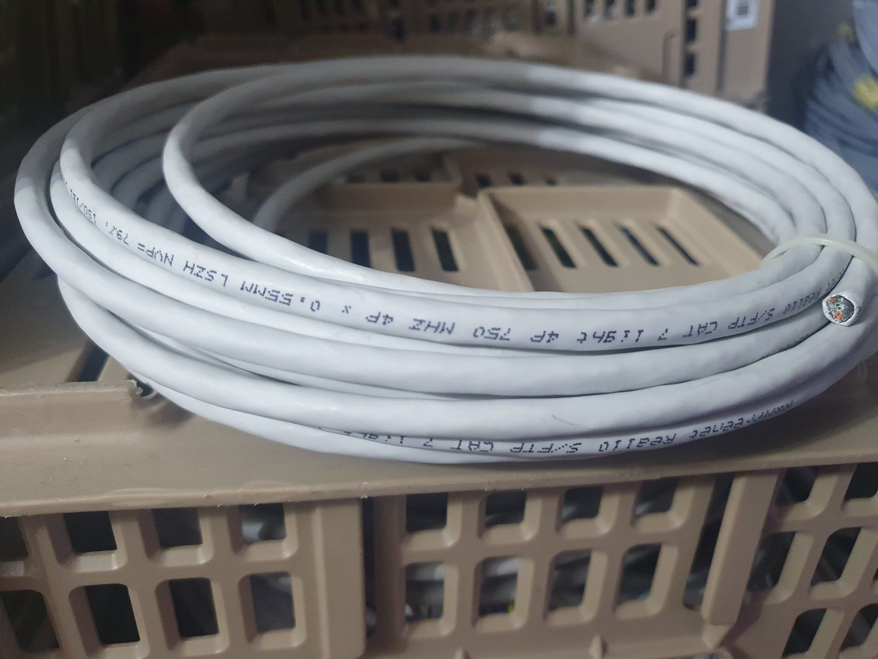 Cavi: LAN Verlegekabel Datenkabel Kat7 Cat7 8m UKV      Menge? – Usato da Zürich venduto da eymen20 2