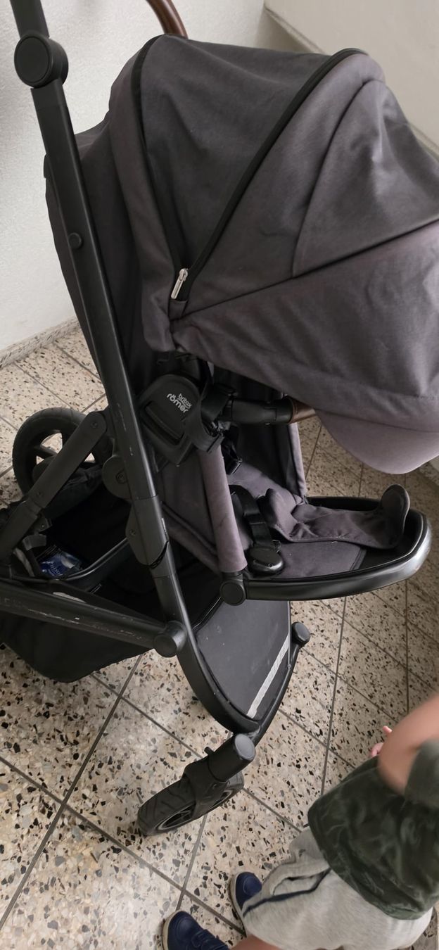 Carrozzine: Kinder wegen complet, passegino completta – Usato da Würenlos venduto da Privato81