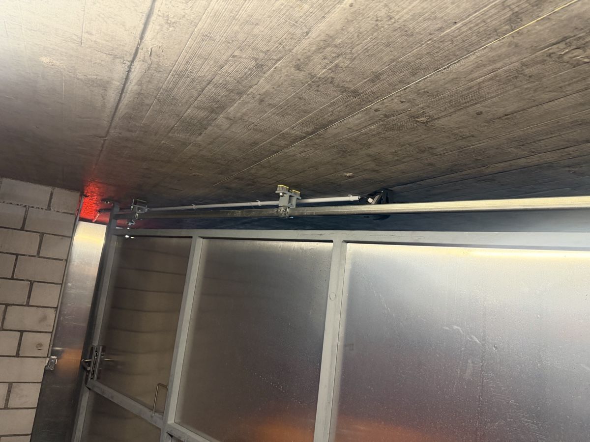 Porte: Porte de garage coulissante – Usato da Brügg BE venduto da traindenuit 2