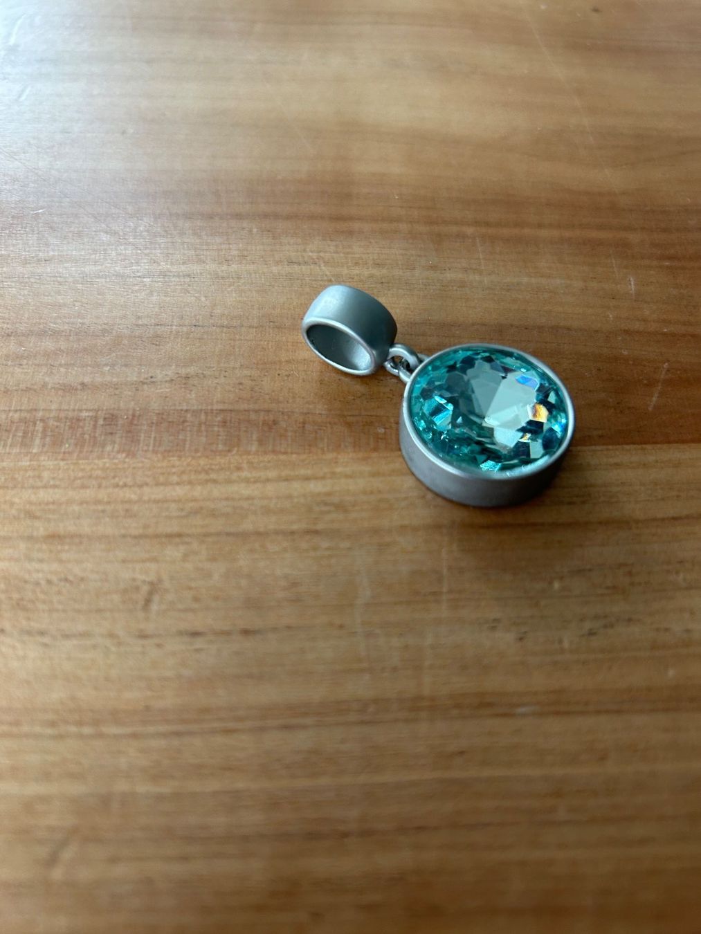 Pendentifs: Anhänger mit Mintfarbigem Stein – D'occasion à Kaltbrunn par lagone1 1