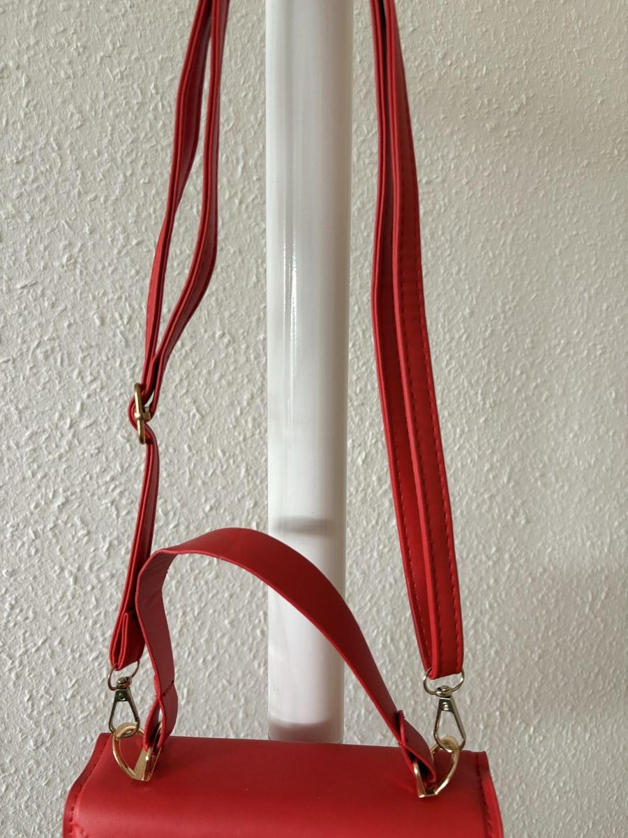 Shein Borse da donna: Petit sac à main rouge vif  – Usato da Chêne-Bougeries venduto da bru_bs9n 7