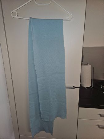 Schal mit Handschuhen hellblau