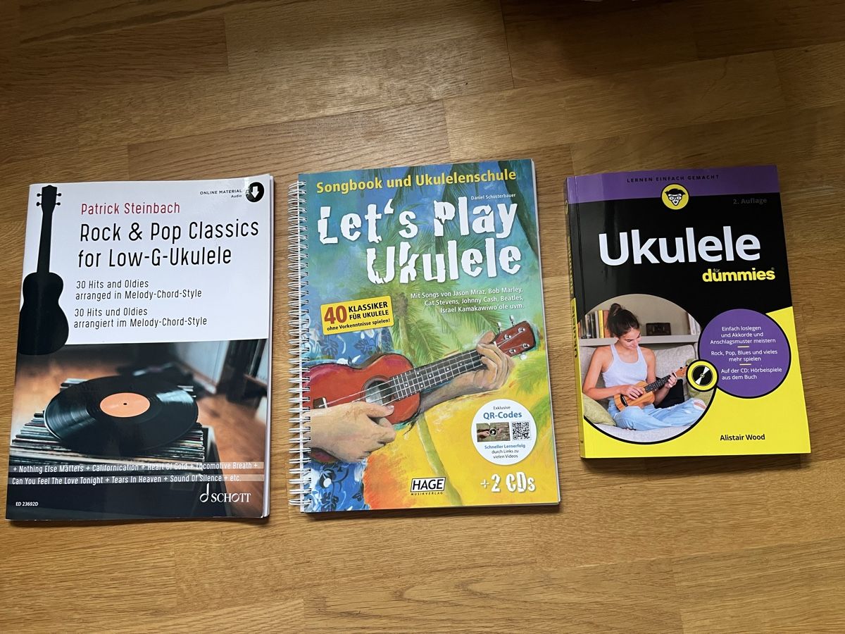 Instruments de musique: 2 Ukulelen, Stimmgerät, Bücher, CD’s – D'occasion à Bern par amapola9 4
