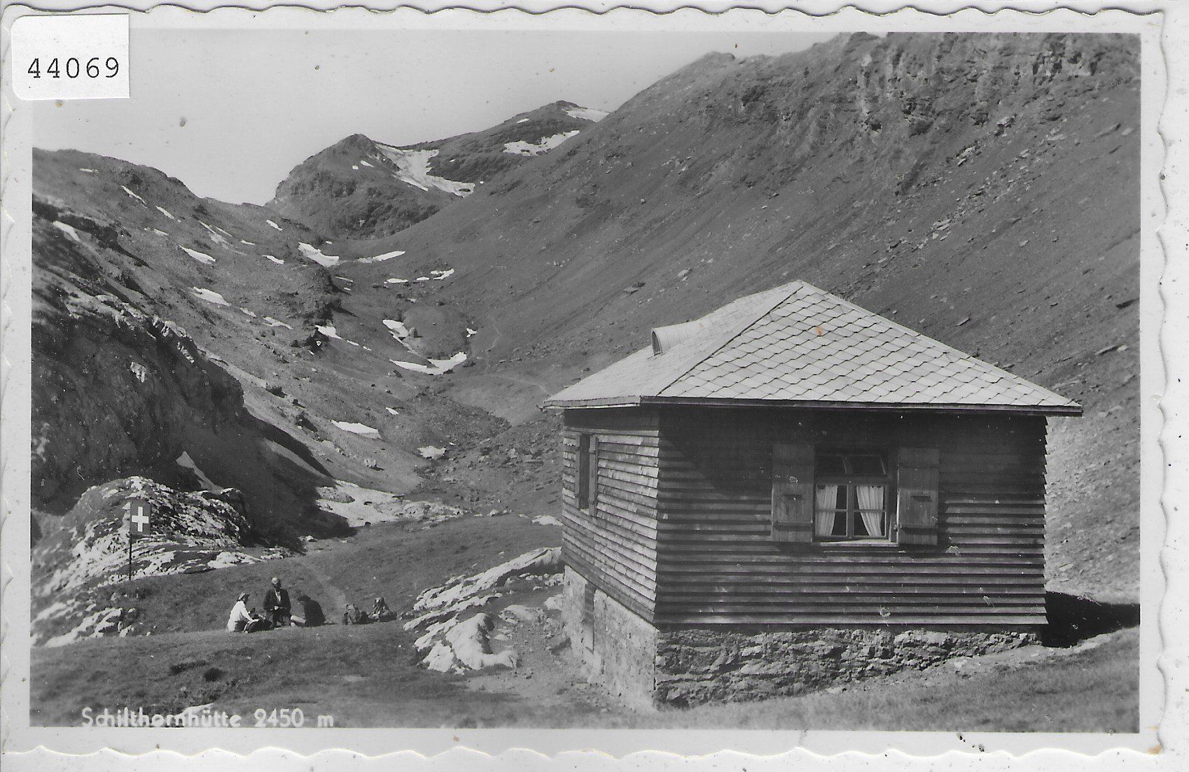 Ansichtskarten: Schilthornhütte 2450m - animee belebt – Gebraucht aus Ettingen von Kartenplanet