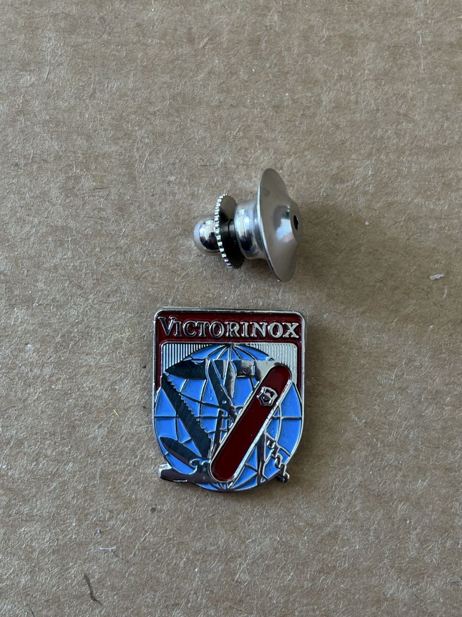 Victorinox Placchette & Badge: Pin VICTORINOX Schweiz – Usato da Inkwil venduto da RetrOhyeah_Schweiz