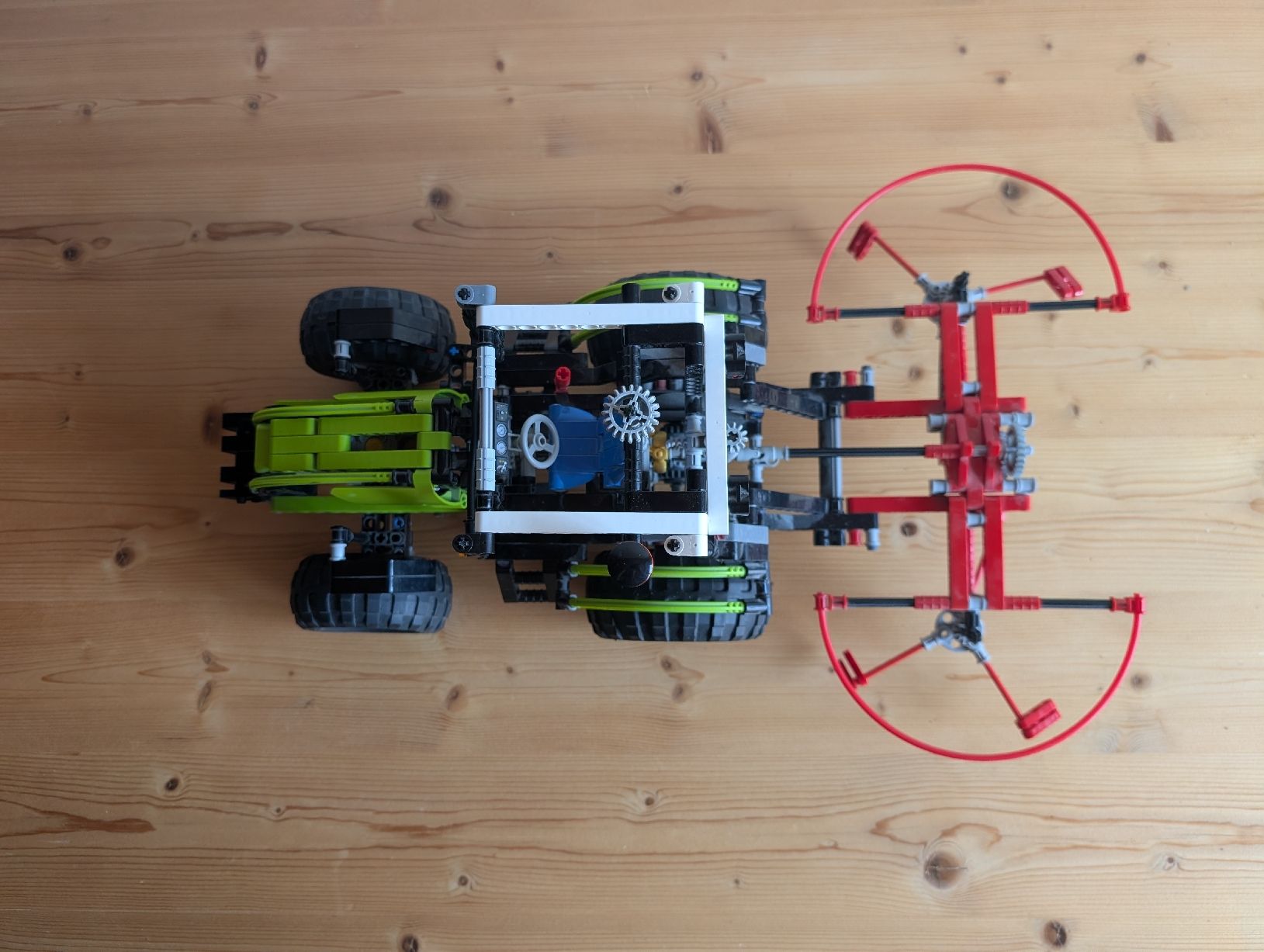 Lego Kit di costruzioni: LEGO Technic Grosser Traktor mit Heuwender – Usato da Widnau venduto da angiel02 5