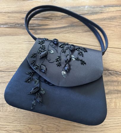NEU!! Abendtasche schwarz bestickt mit Pailletten