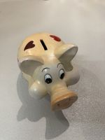 Sparschwein mit Herzen und Schriftzug "Love"
