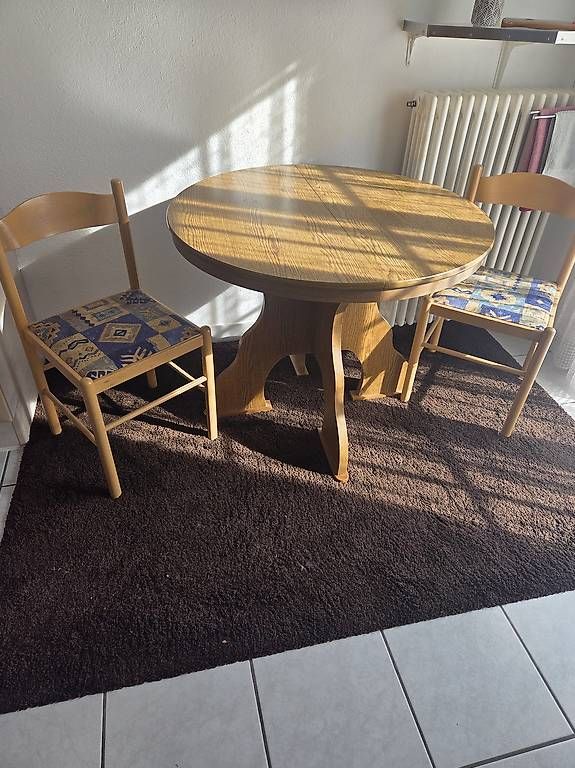 Set di tavolo e panche: Tisch mit 2 Stühlen – Usato da Wallbach venduto da san_w7dd