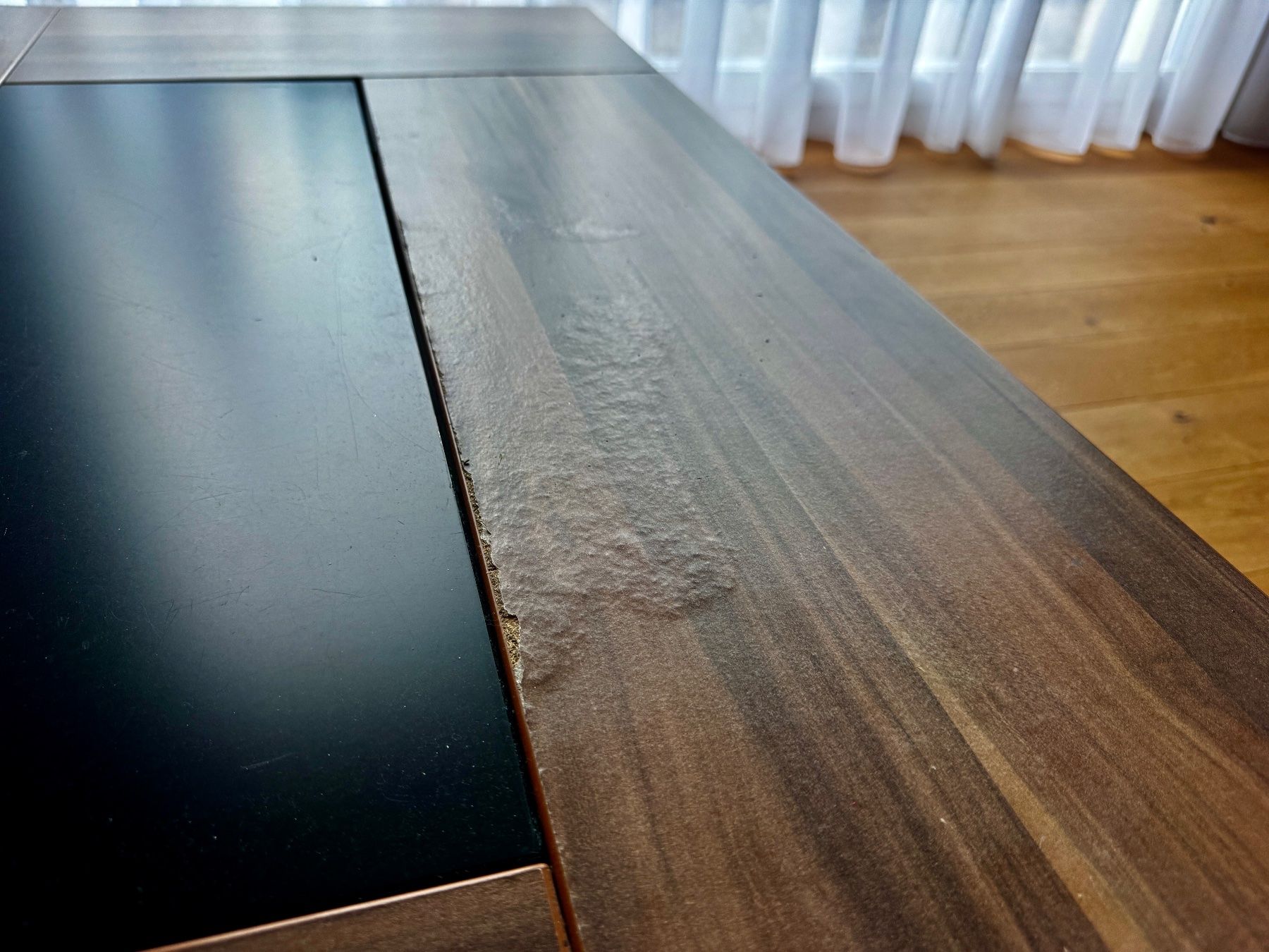 Tische: Couchtisch, Nussbaumoptik/schwarz – Gebraucht aus Menzingen von Dusty14 3
