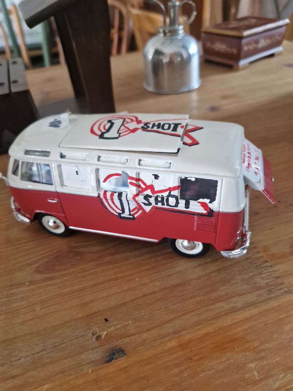 Volkswagen Modellautos: VW Bus Modellauto mit Aufklebern, Geschenkidee – Gebraucht aus Mörigen von Clio111 1