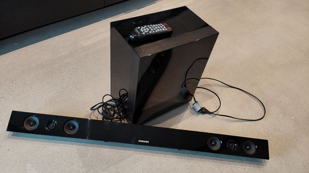 Samsung Soundbar mit Subwoofer HWF450 Kaufen auf Ricardo