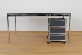 USM Haller Paket Arbeitsplatz: Tisch & Korpus
