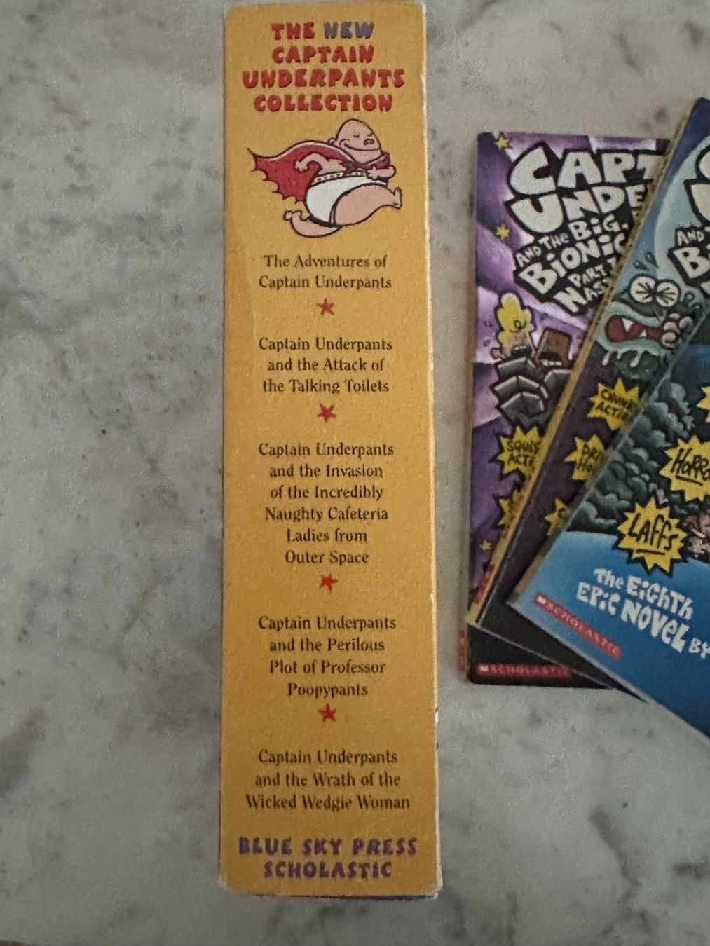 Libri: Captain Underpants Buchreihe -  8 Stück - Englisch – Usato da Hagendorn venduto da Gember 3