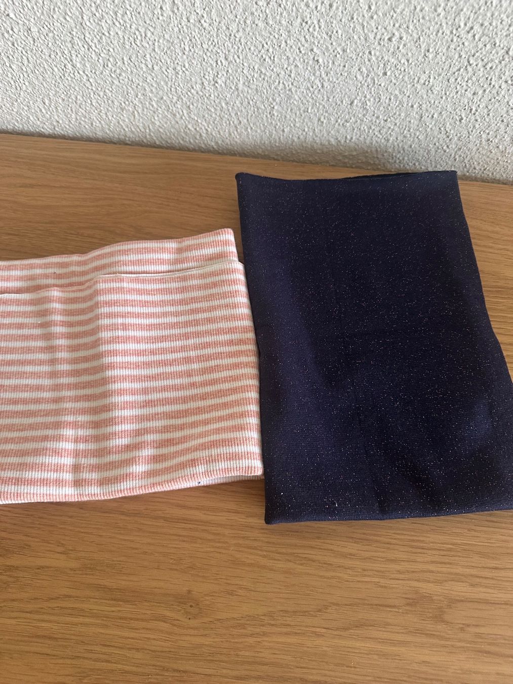 Tissus: Bündchen-Paket (Hamburgr Liebe, Cuf Me, etc.) – Neuf (Voir description) à Fällanden par Engeli_88 2