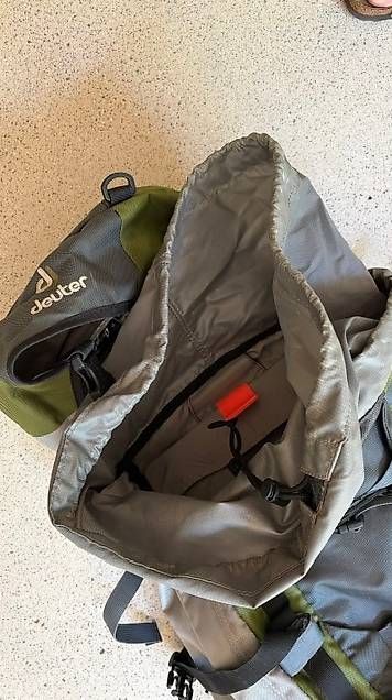 Deuter Zaini: Trekking-Wanderrucksack DEUTER 45+ – Usato da Luzern venduto da regard0 2