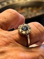 Damenring Weissgold 8 Kt, 1 blauer und 8 weisse Steine 5,1gr