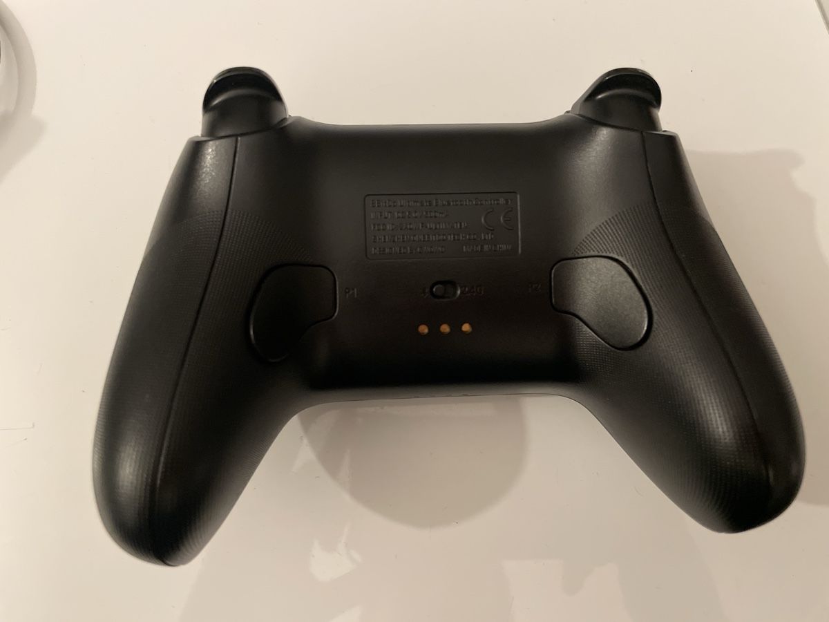 8BitDO Controller: 8BitDo Ultimate Controller mit Ladestation, Schwarz – Usato da Wichtrach venduto da jessy_di 1