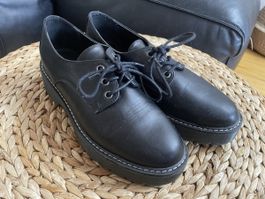 Chaussures catwalk T 39 style doc martens / comme neuf