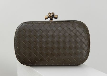 Orig. BOTTEGA VENETA Chain Knot Intrecciato Leather Clutch