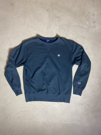 Pull Champion bleu marine taille M - Parfait pour l'hiver!